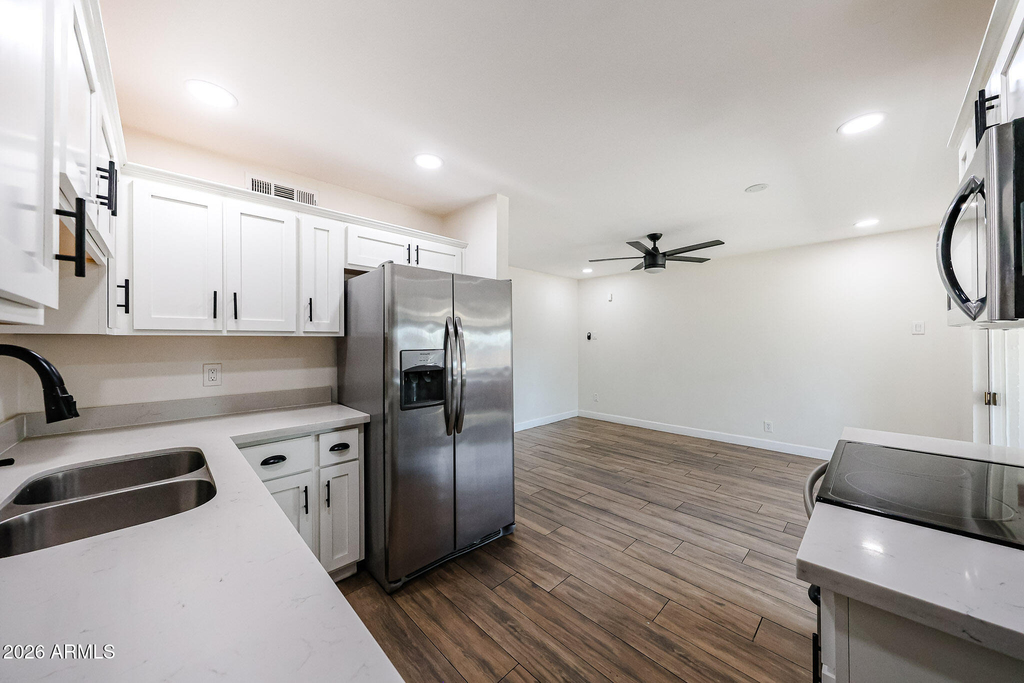 3813 W Meadowbrook Avenue - Photo 9
