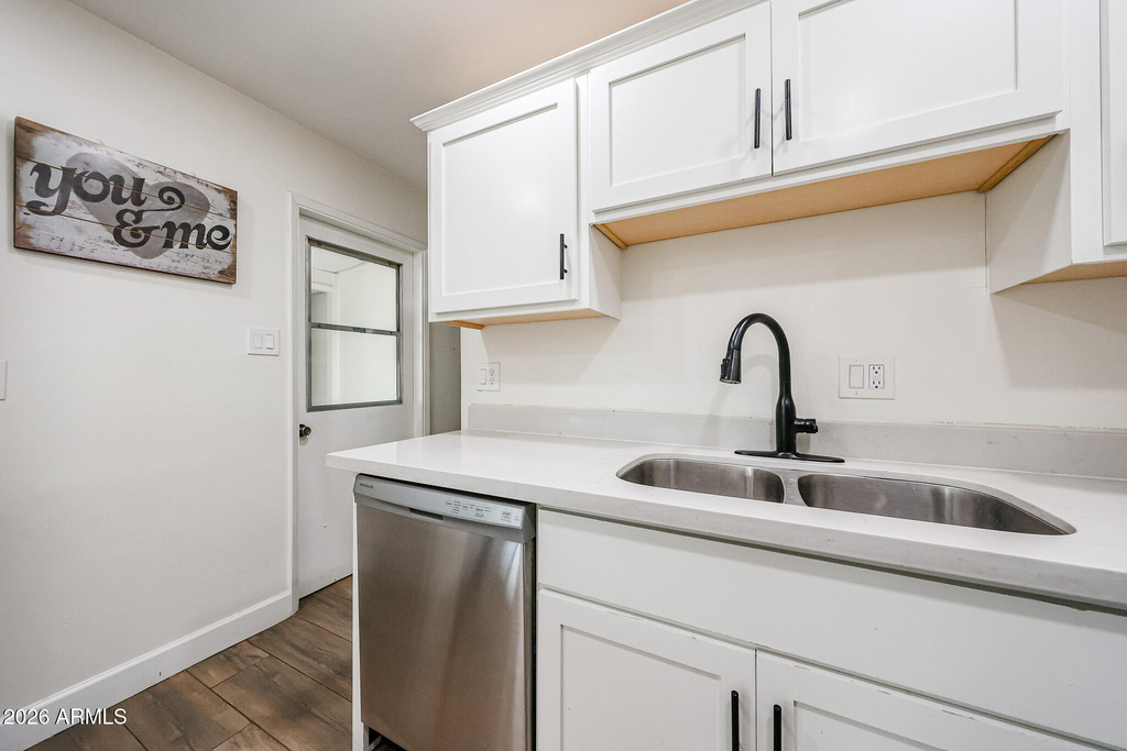 3813 W Meadowbrook Avenue - Photo 11