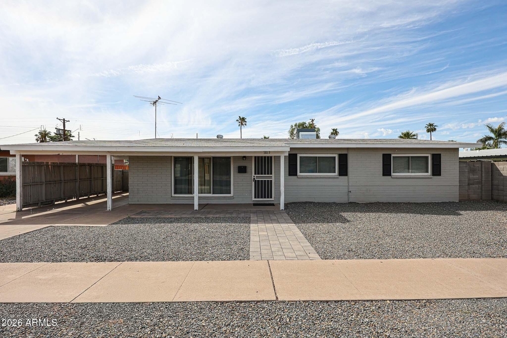 3813 W Meadowbrook Avenue - Photo 0
