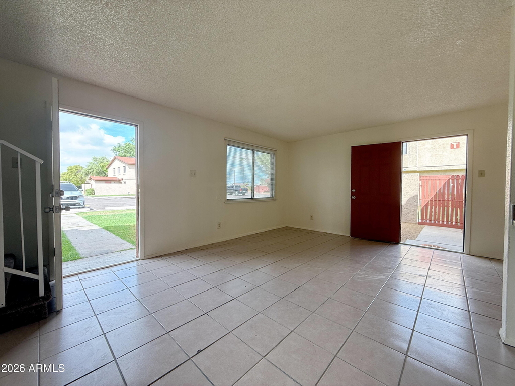 5039 N 39th Lane - Photo 4