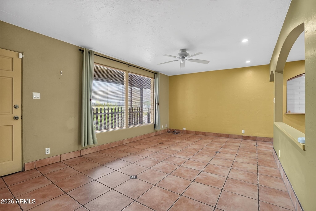 315 W Glenrosa Avenue - Photo 6