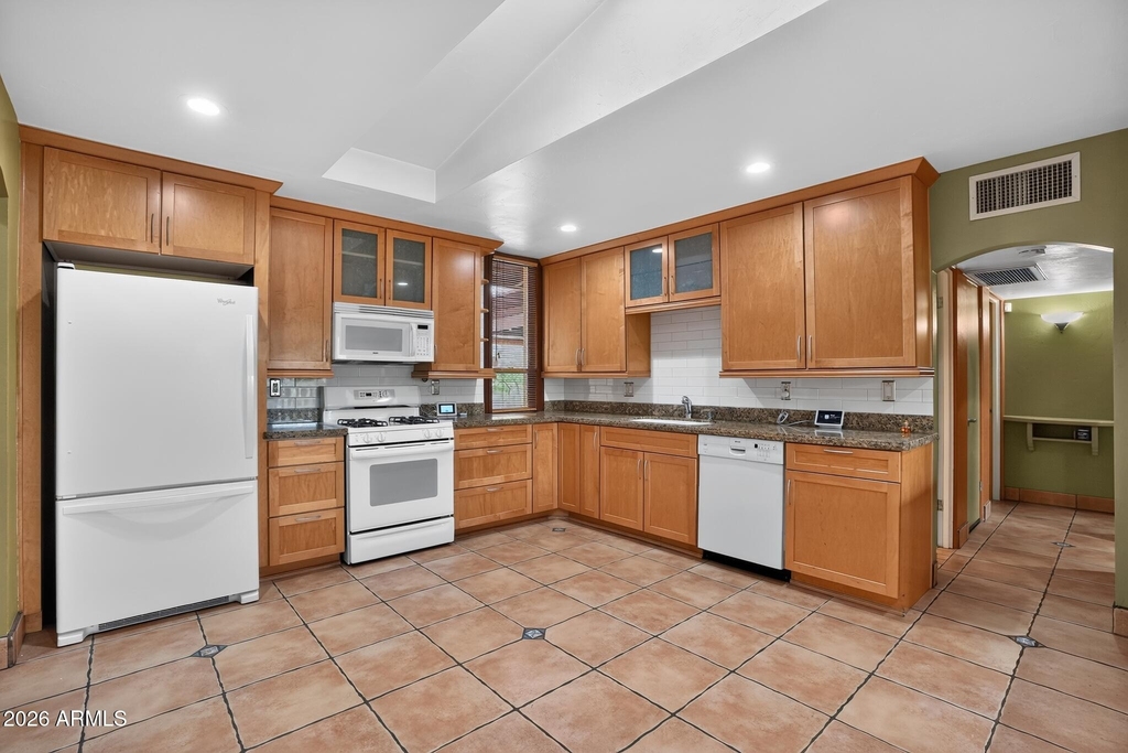 315 W Glenrosa Avenue - Photo 19