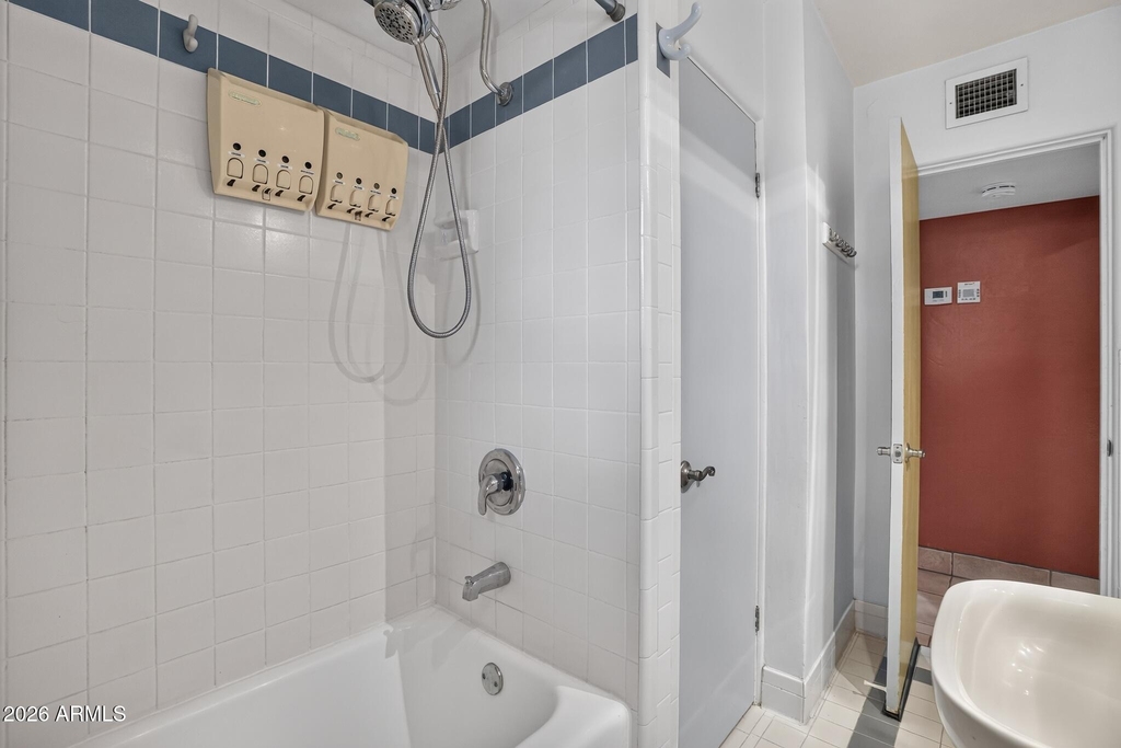 315 W Glenrosa Avenue - Photo 2
