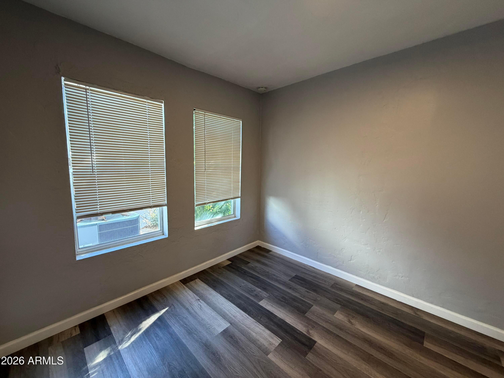 1833 E Harvard Street - Photo 8