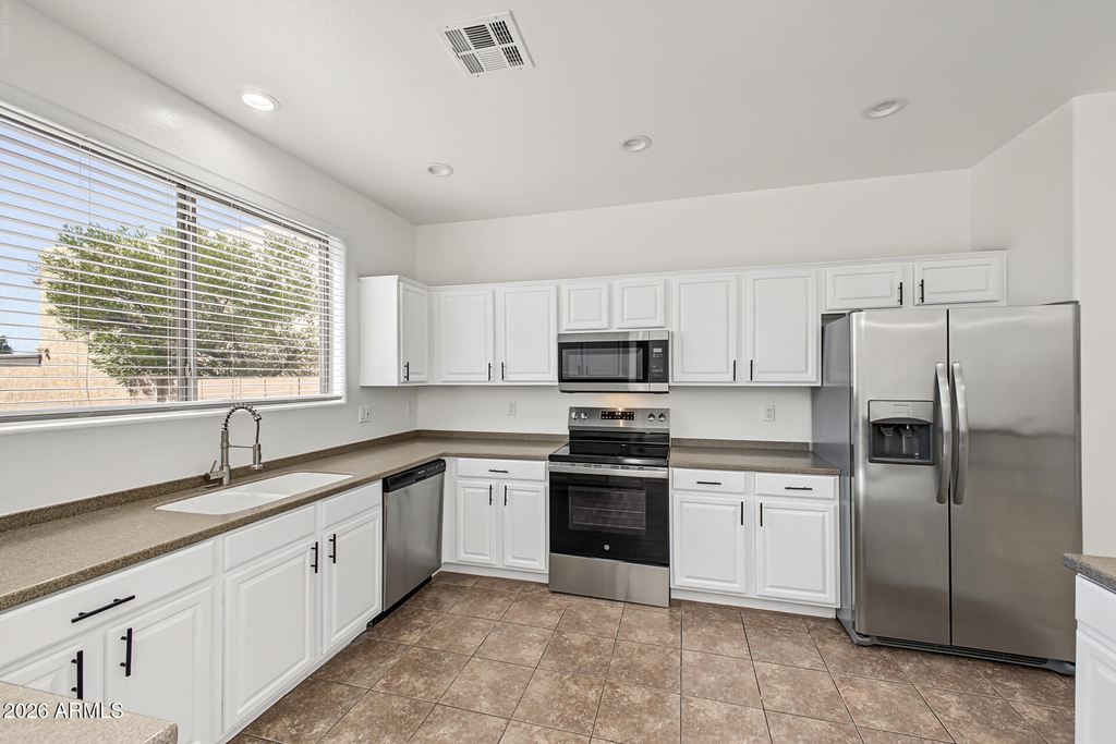 2241 E Pinchot Avenue - Photo 7