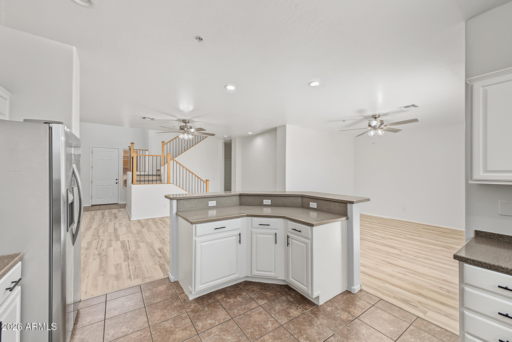 2241 E Pinchot Avenue - Photo 9