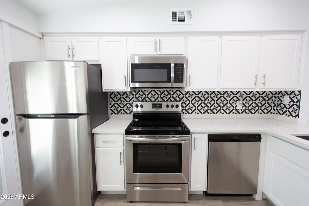 1605 E Montebello Avenue - Photo 3
