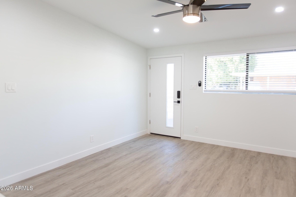 1605 E Montebello Avenue - Photo 2