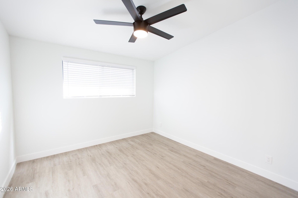 1605 E Montebello Avenue - Photo 8