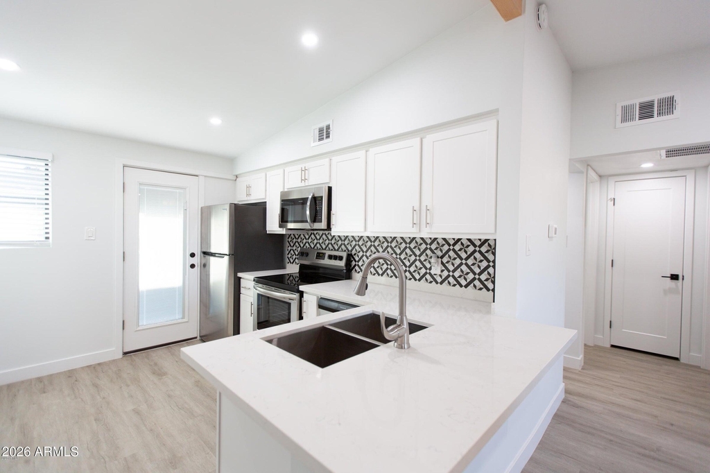 1605 E Montebello Avenue - Photo 12