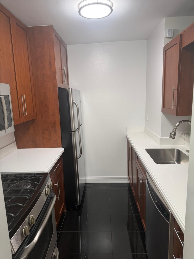 East 71st Street - Photo 0