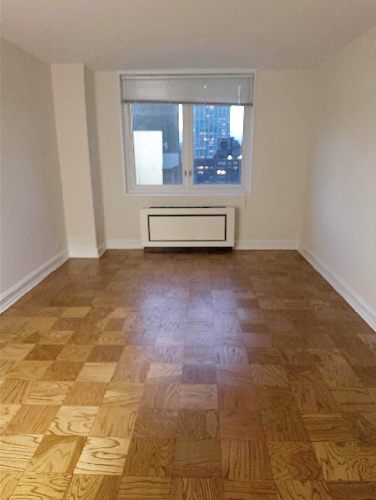 East 71st Street - Photo 7