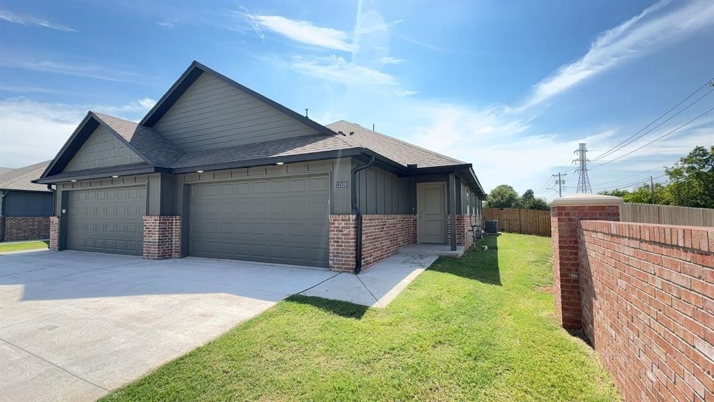 11519 University Drive - Photo 0