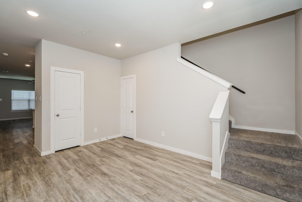 615 Sophia Way - Photo 4