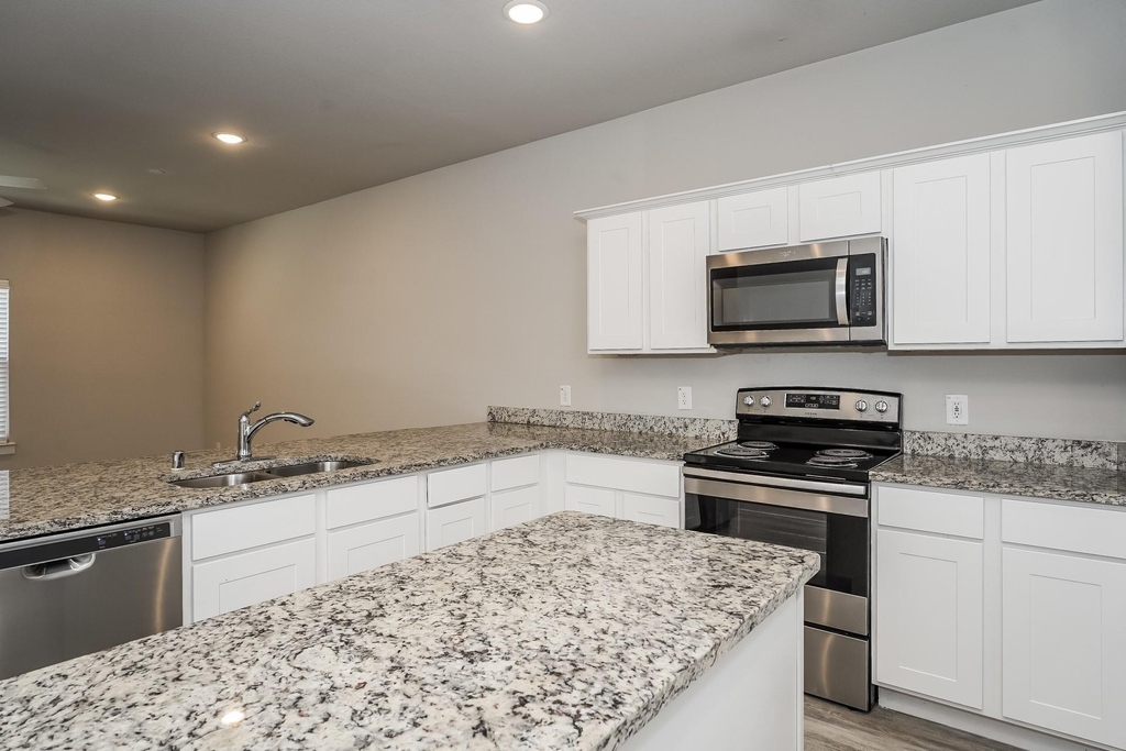 615 Sophia Way - Photo 5