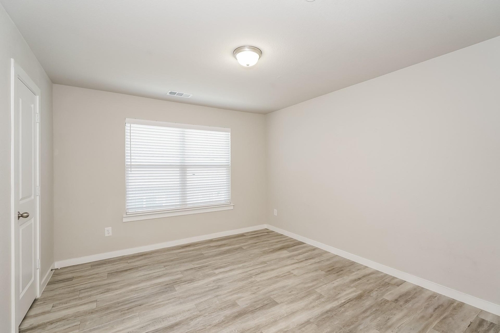 615 Sophia Way - Photo 10