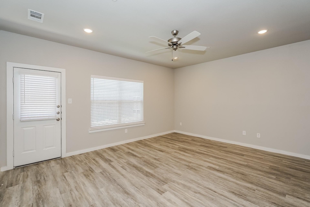 615 Sophia Way - Photo 1