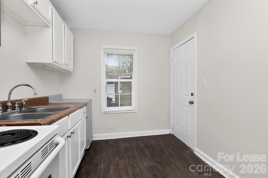 4030 Bearwood Avenue - Photo 11