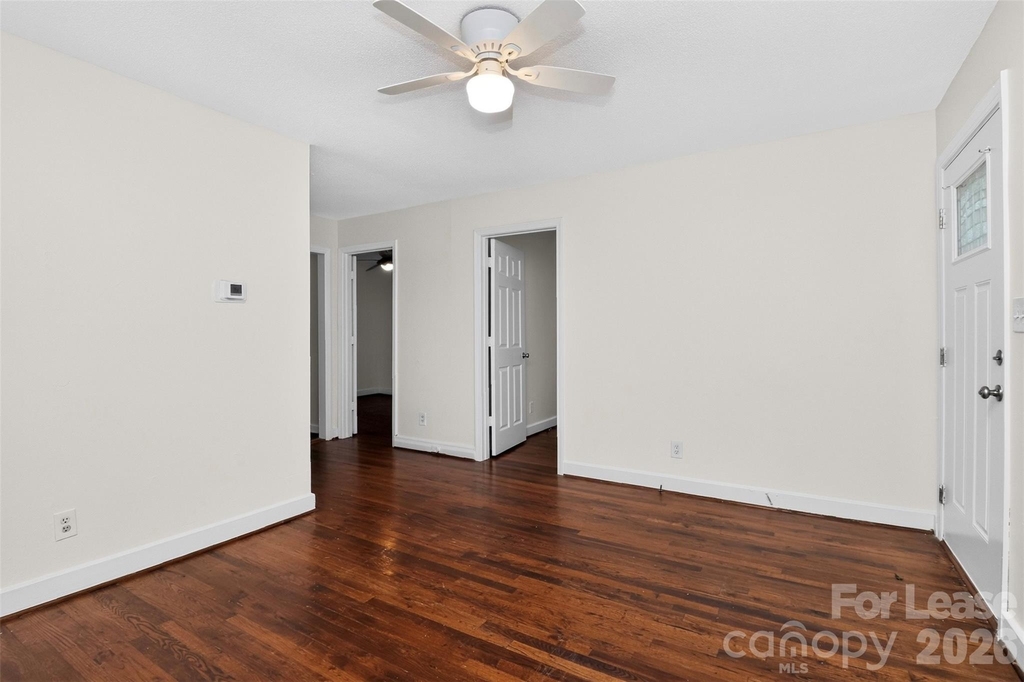 4030 Bearwood Avenue - Photo 2