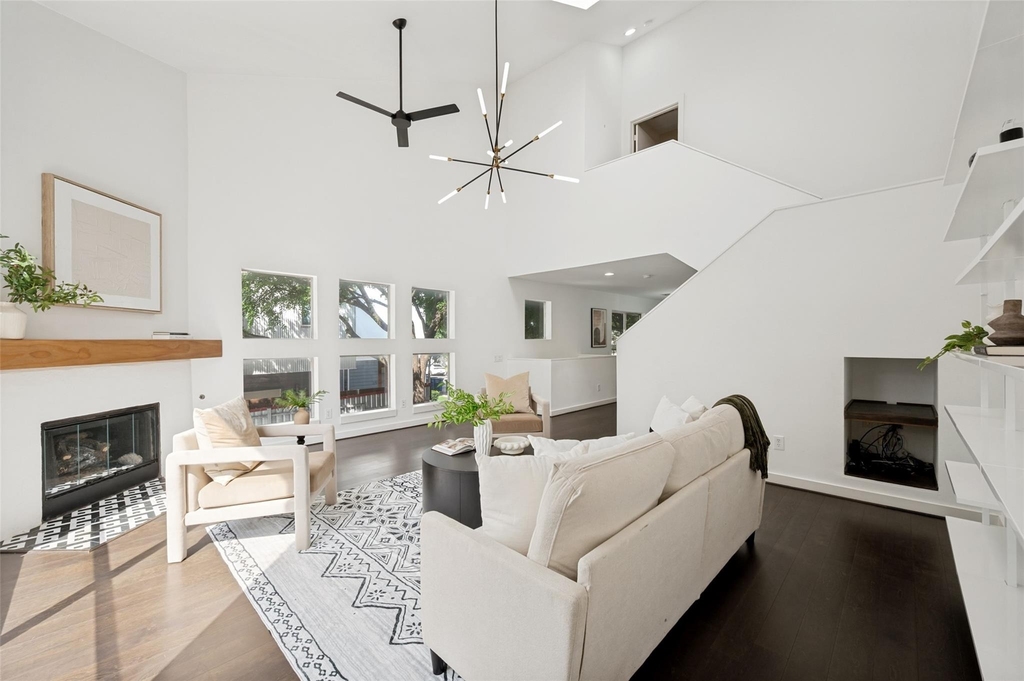 3828 San Jacinto - Photo 2