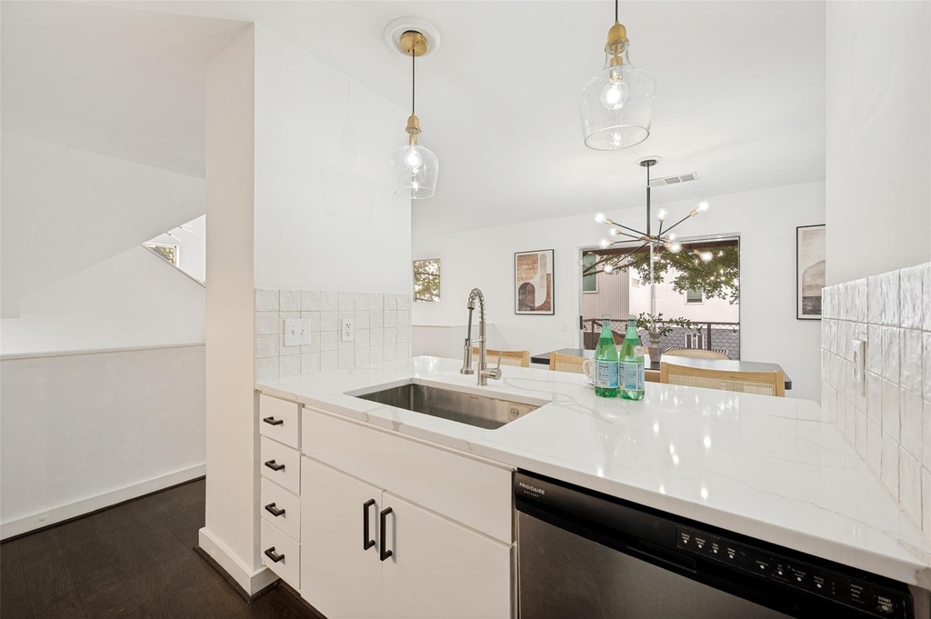 3828 San Jacinto - Photo 6