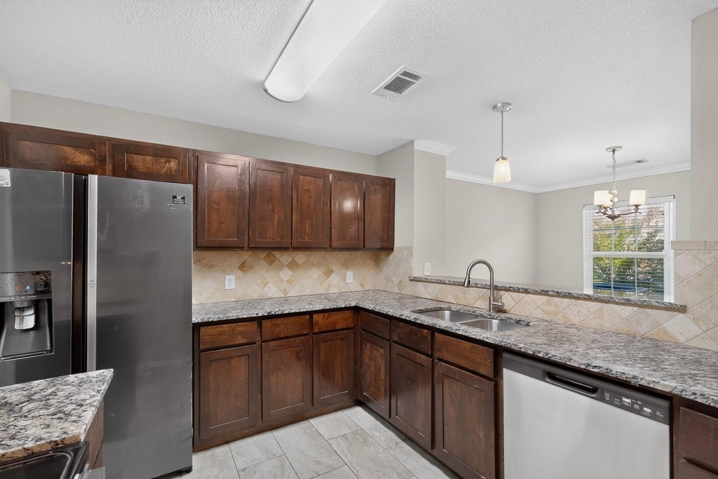 829 Summercreek Drive - Photo 11