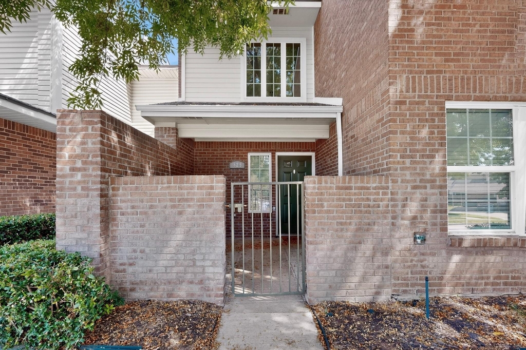 829 Summercreek Drive - Photo 0