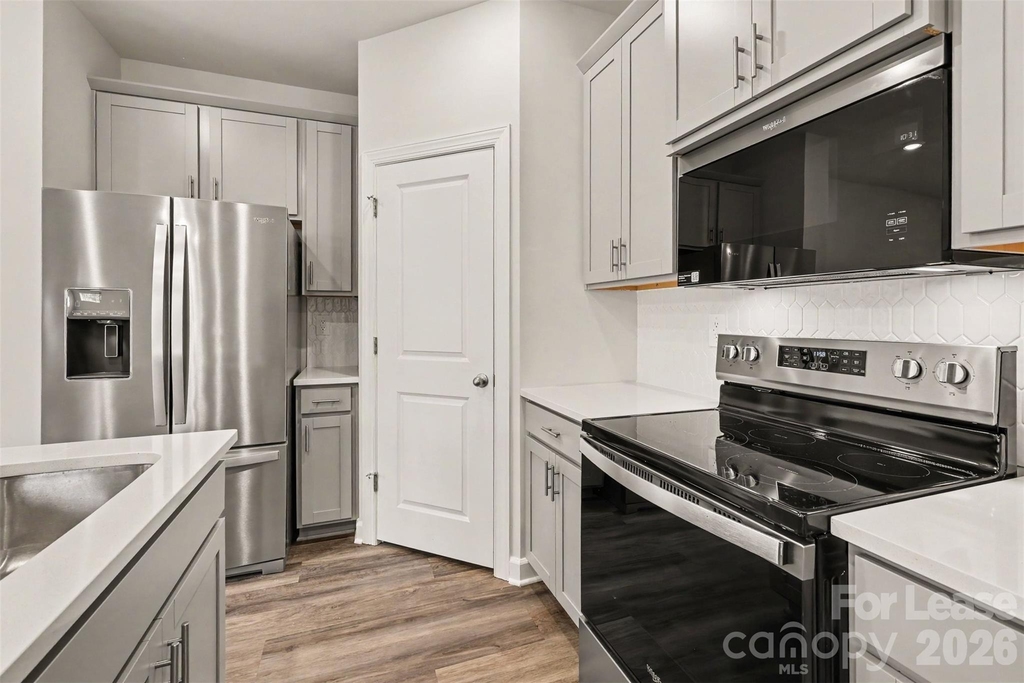 6126 Starview Terrace - Photo 2