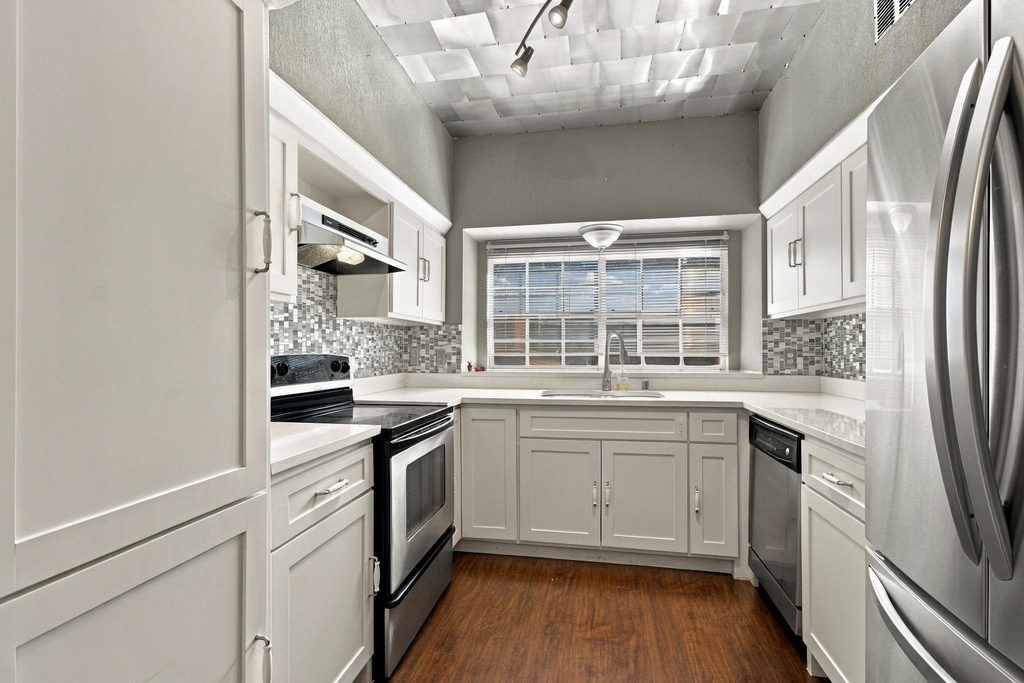 3550 Country Square Drive - Photo 8