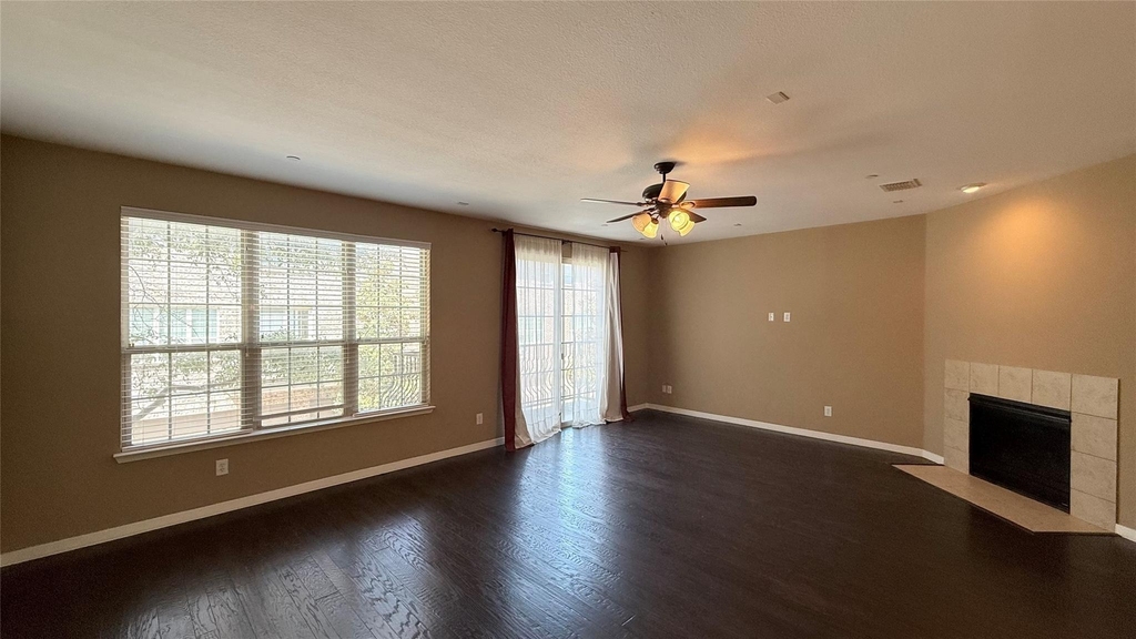 3912 Amberwood Drive - Photo 8