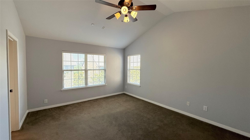3912 Amberwood Drive - Photo 11