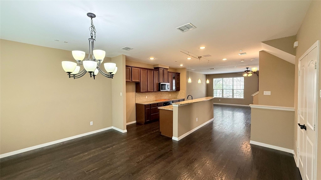 3912 Amberwood Drive - Photo 4