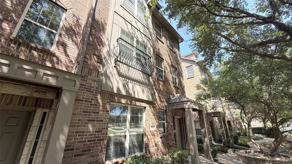 3912 Amberwood Drive - Photo 2