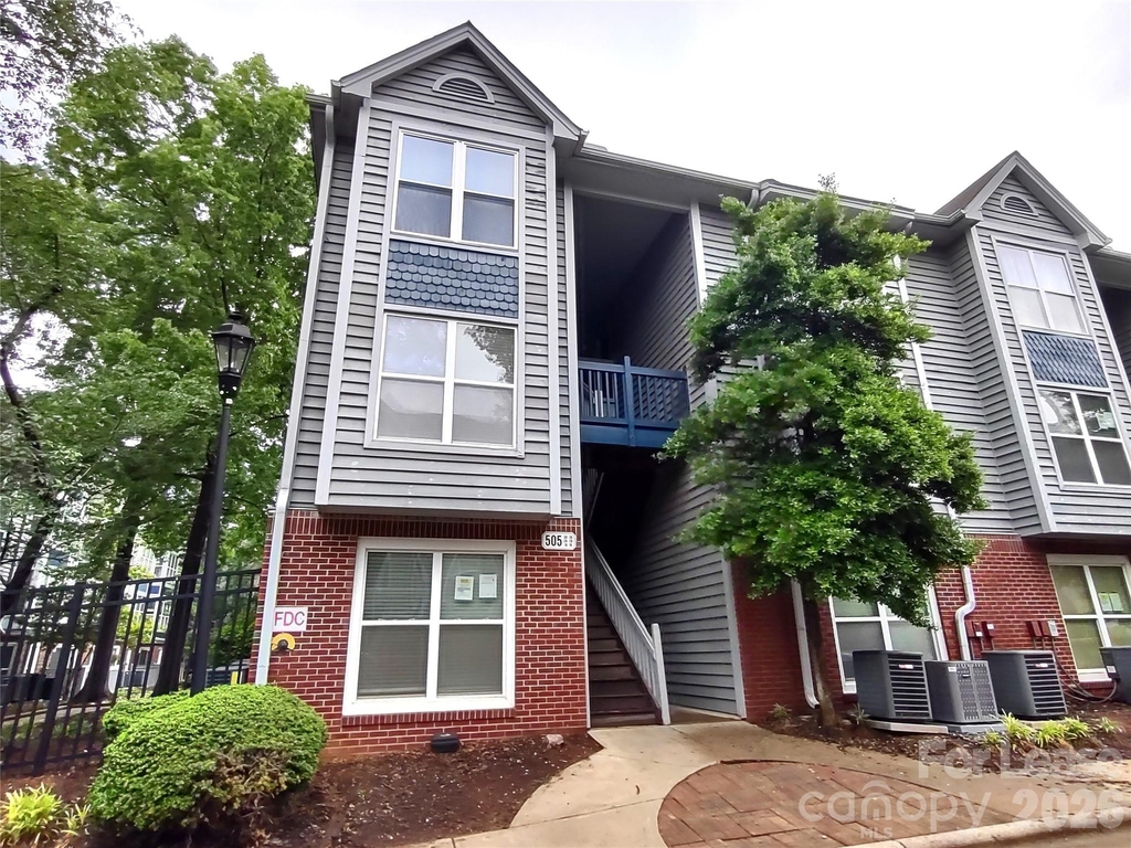 505 N Graham Street - Photo 0