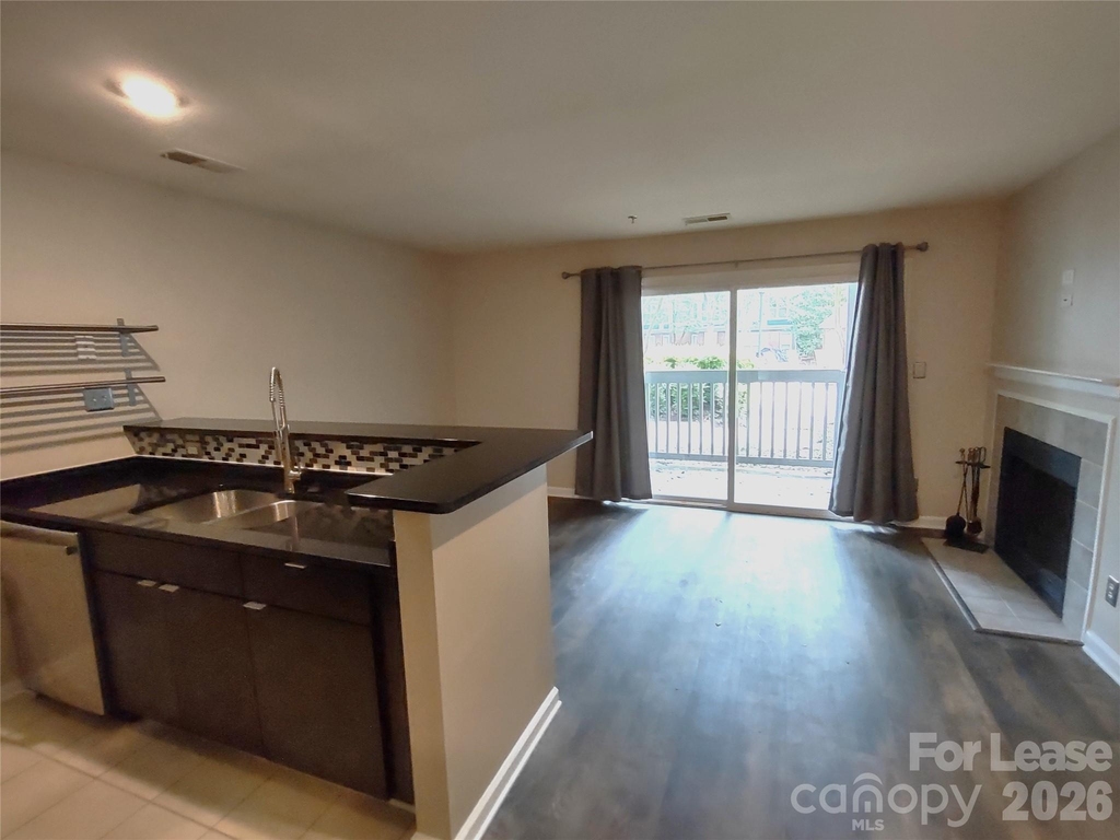 505 N Graham Street - Photo 3