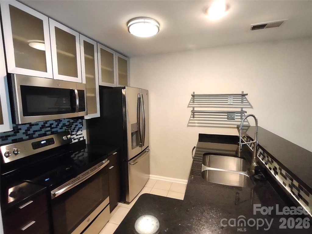 505 N Graham Street - Photo 1