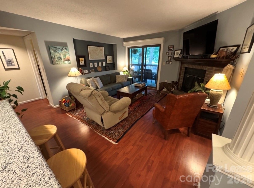 417 W 8th Street - Photo 5