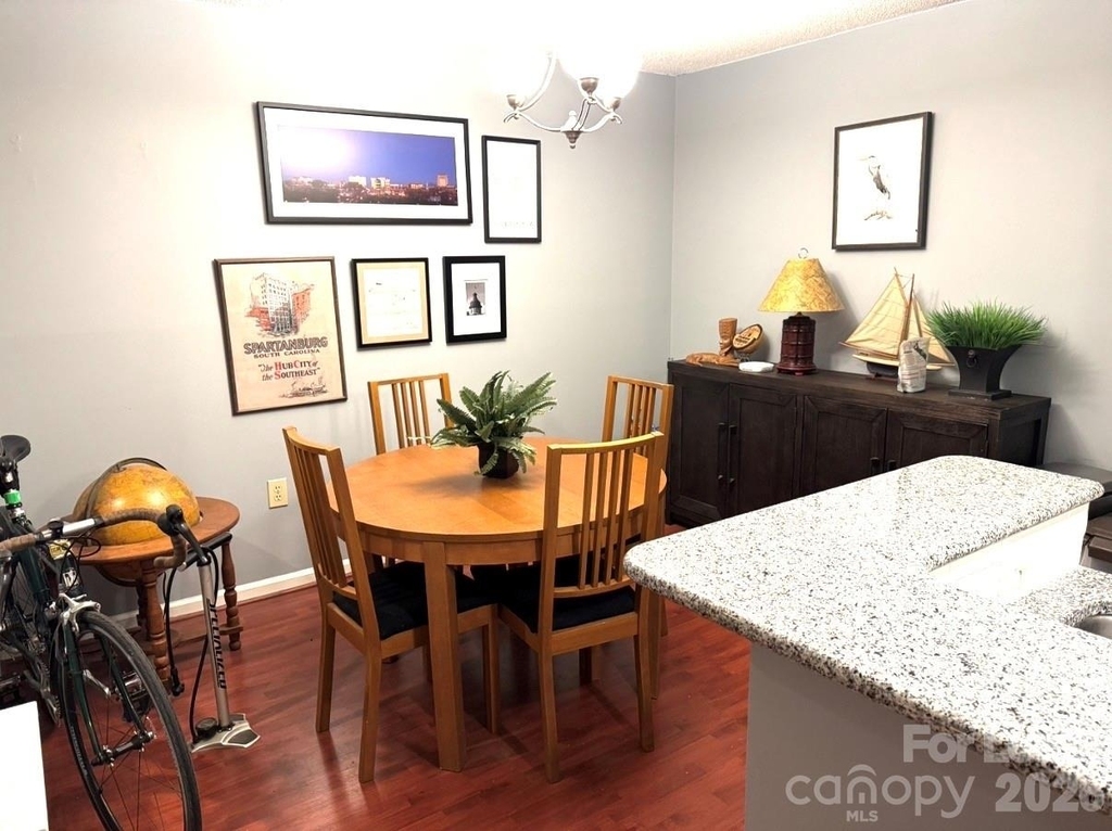417 W 8th Street - Photo 3