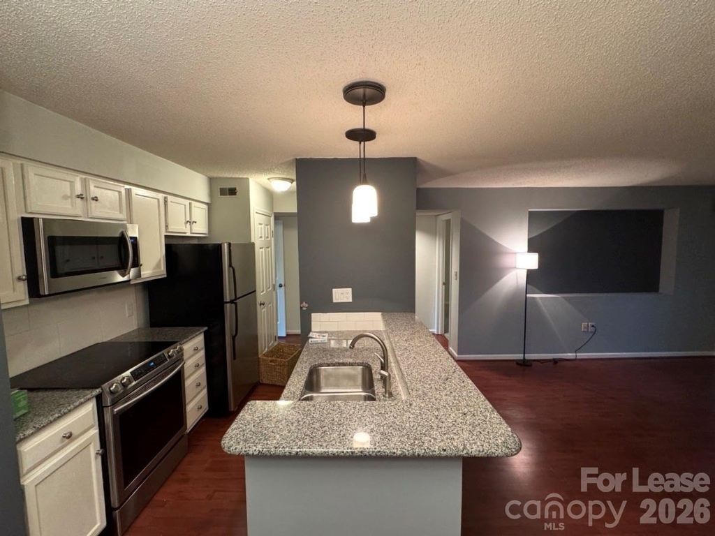 417 W 8th Street - Photo 1