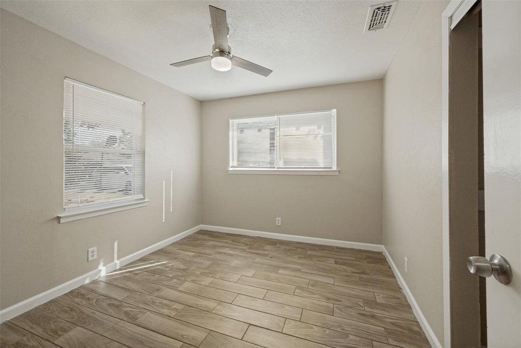 213 W Dorris Drive - Photo 11