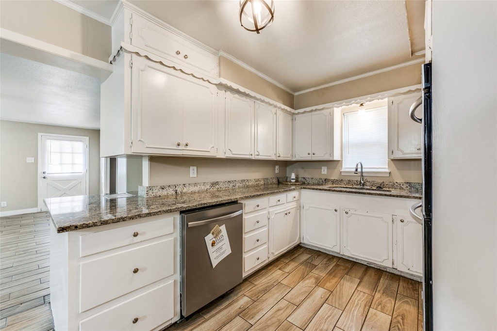 213 W Dorris Drive - Photo 9