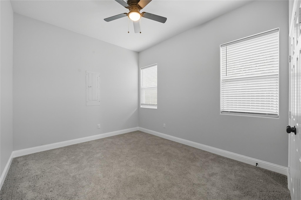 914 E Tucker Street - Photo 2