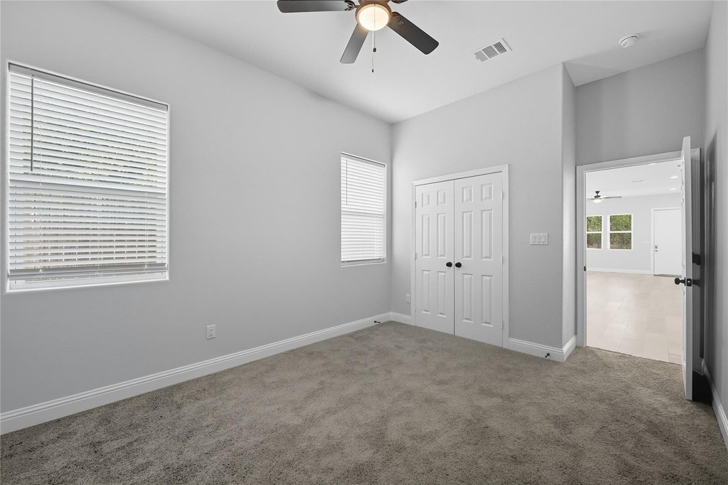 914 E Tucker Street - Photo 3