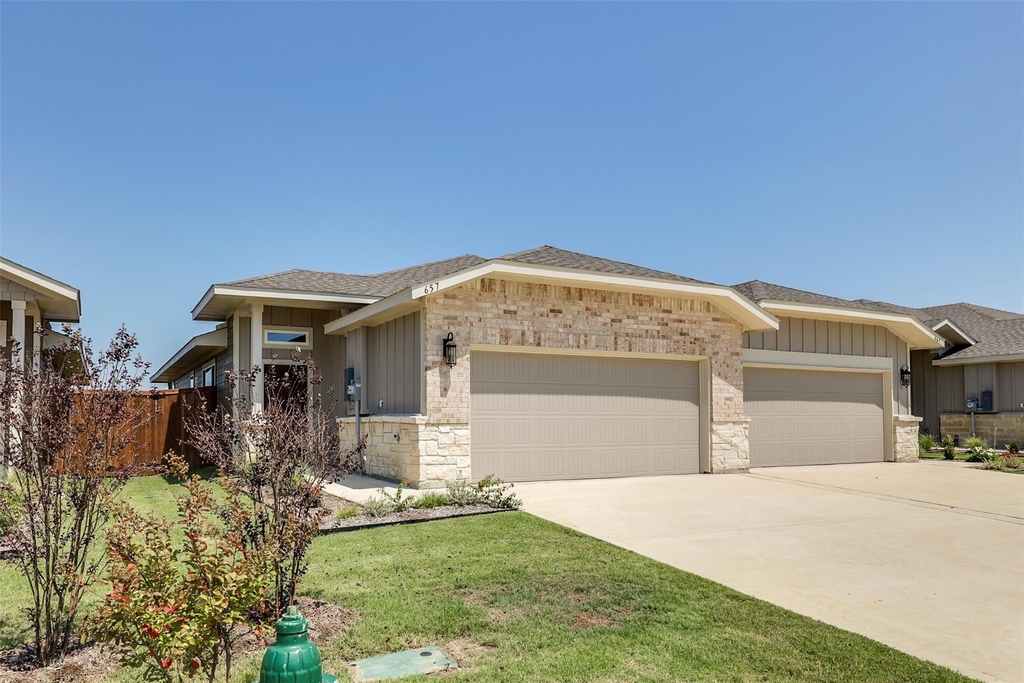 657 Blackland Drive - Photo 0