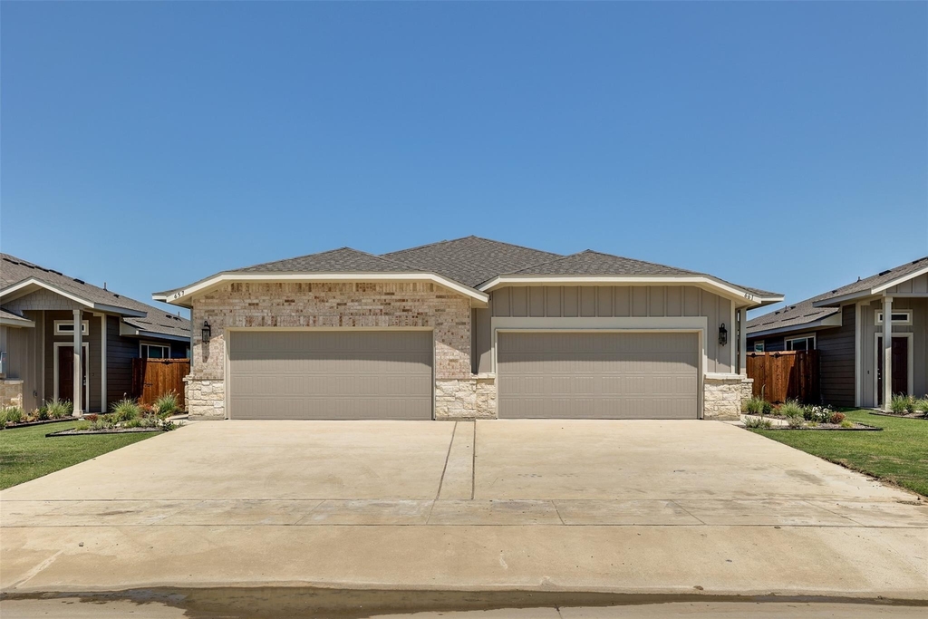 657 Blackland Drive - Photo 2