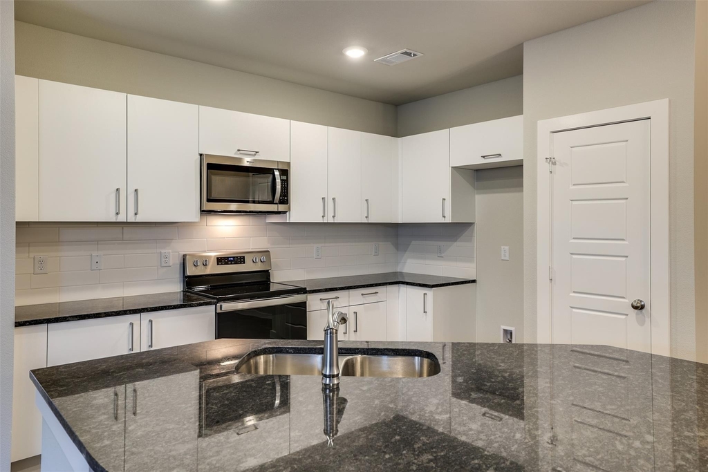 657 Blackland Drive - Photo 6