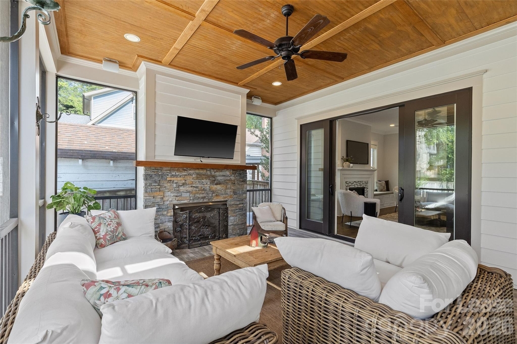 2520 Laburnum Avenue - Photo 43