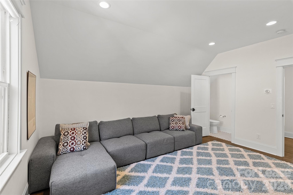 2520 Laburnum Avenue - Photo 40