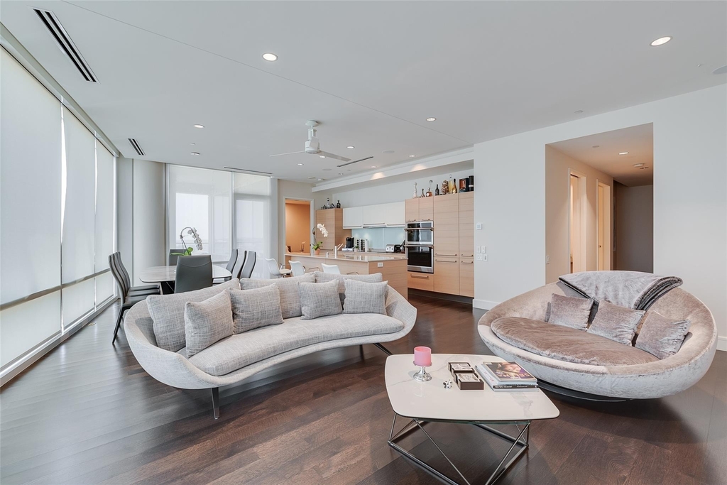 2408 Victory Park Lane - Photo 2