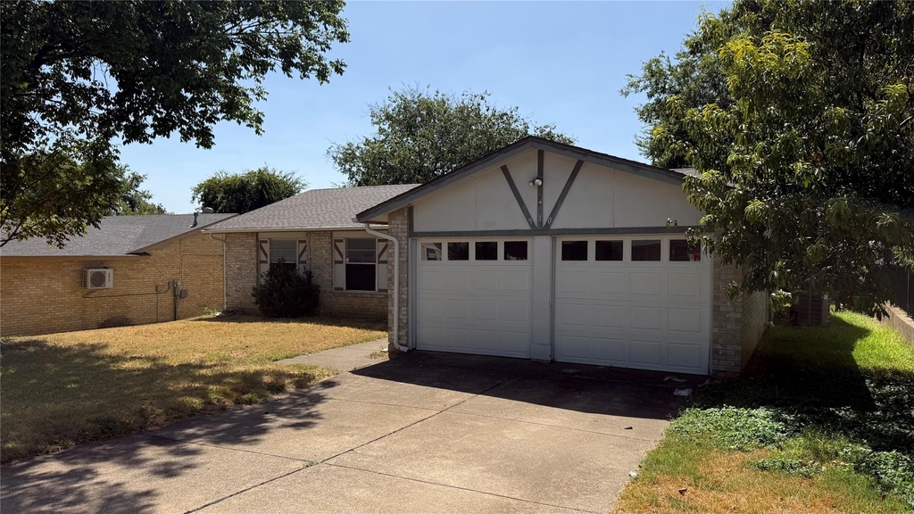 910 Shenandoah Drive - Photo 0